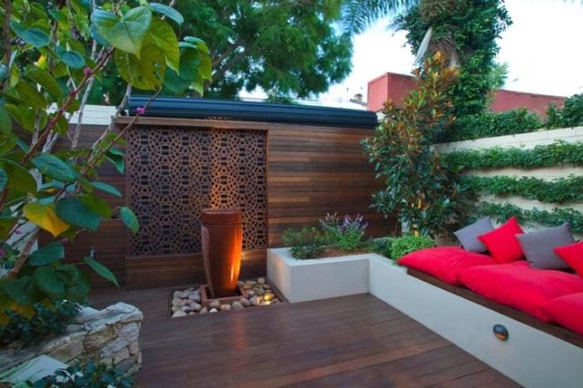 Wooden Garden With Living Climbing Vines