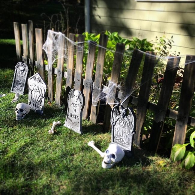 Witty Tombstones Fence Halloween