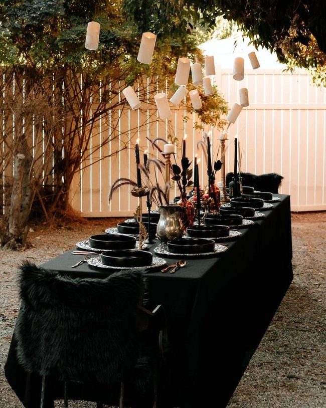 Black Elegance Meets Natural Wood
