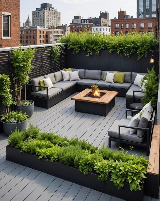 Urban Rooftop Green Retreat