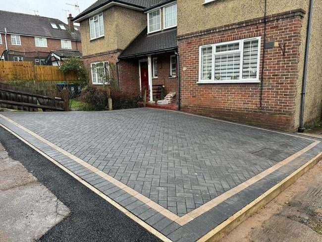 Herringbone Center, Linear Borders