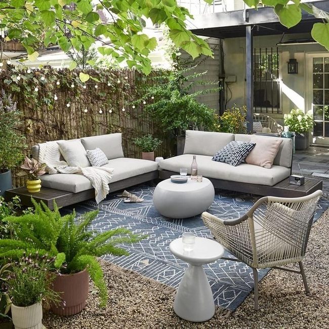 Green Oasis In Concrete Jungle