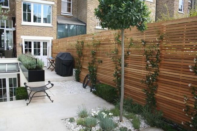 Wooden Screens Green Plant Beds