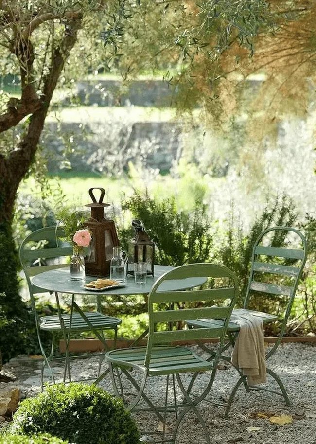Green Metal Garden Retreat
