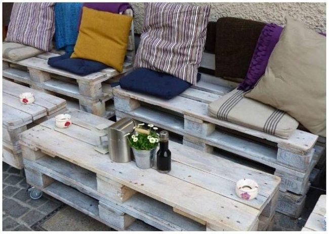 Wooden Pallets Into Custom Furniture