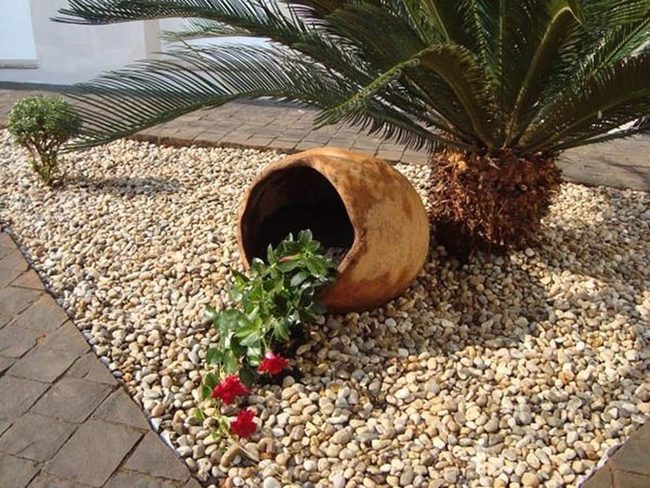 Palm And Stone Garden Retreat