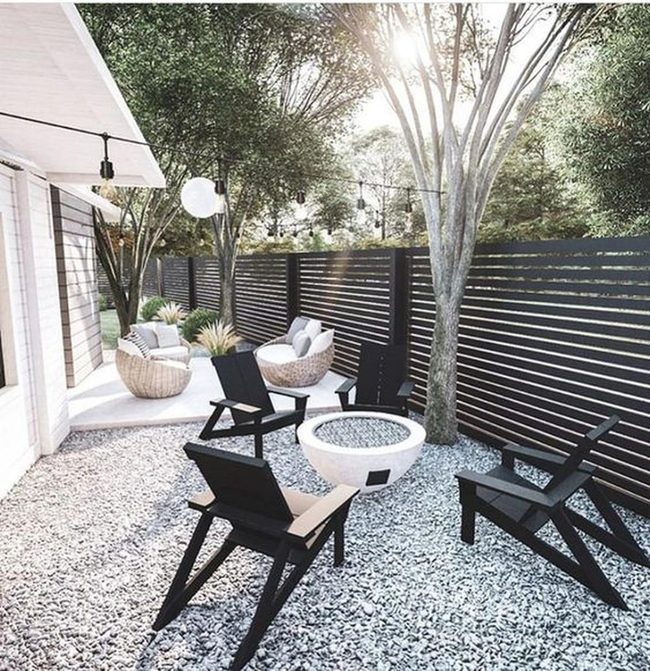 Black Chairs Circle Light Gravel