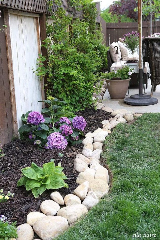 Smooth River Stones Garden Edges