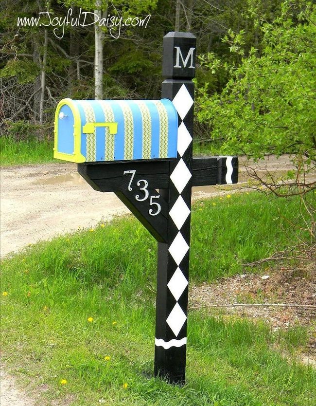 Colorful Mailbox Makes Bold First Impression