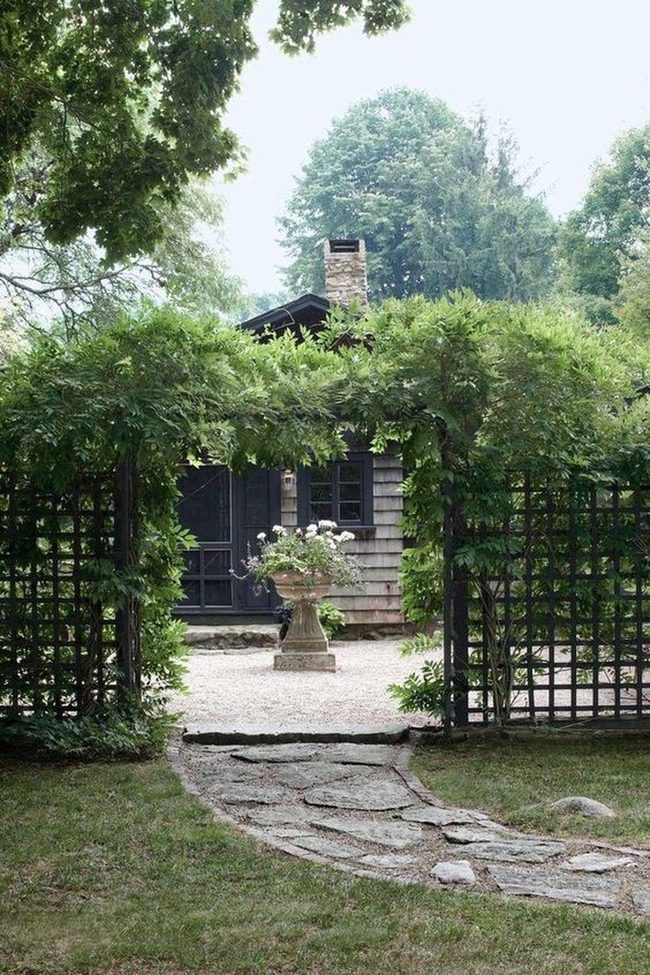 Black Lattice Vine Gateway
