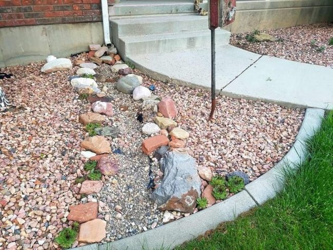 Stone And Gravel Garden Pathways