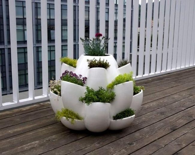 White Planters, City Garden Escape
