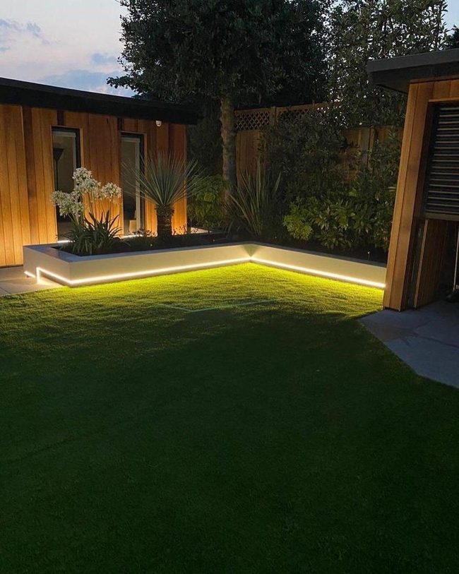 Geometric Light Fixtures Shape Modern Gardens