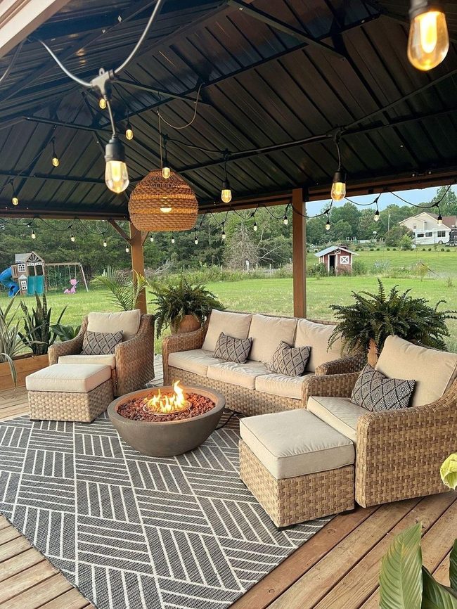 Wood Meets Modern Patio Design