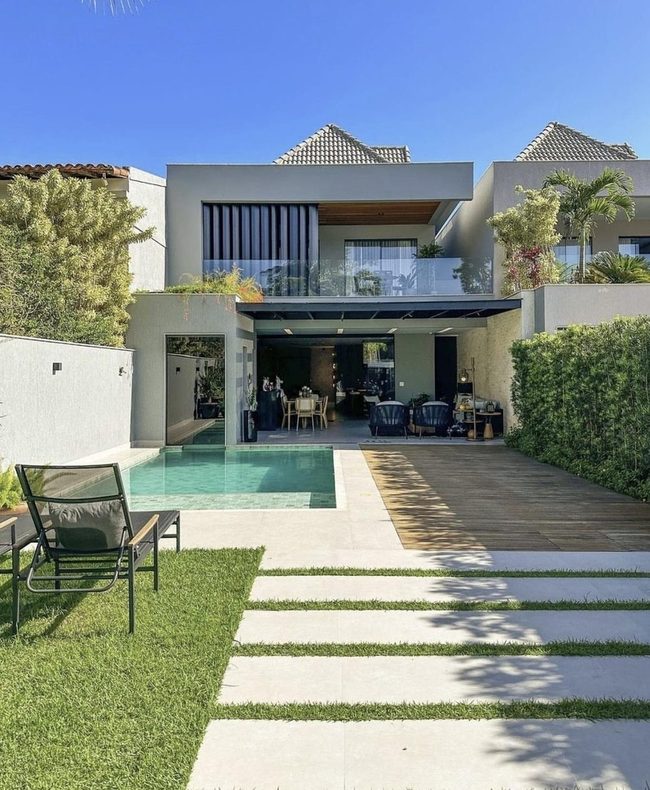 Urban Oasis With Modern Pool
