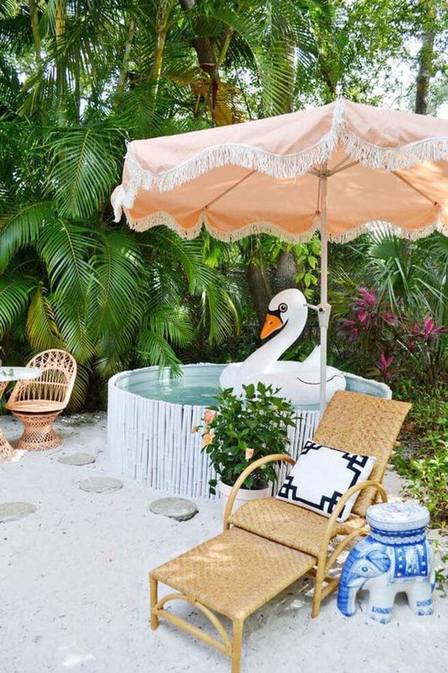 Swan Float Garden Spa