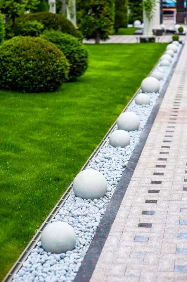 White Spheres, Peaceful Garden Line
