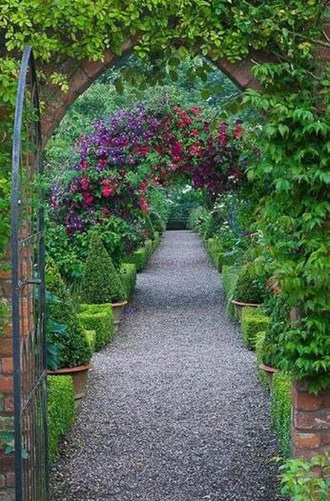 Sculpted Green Gateway