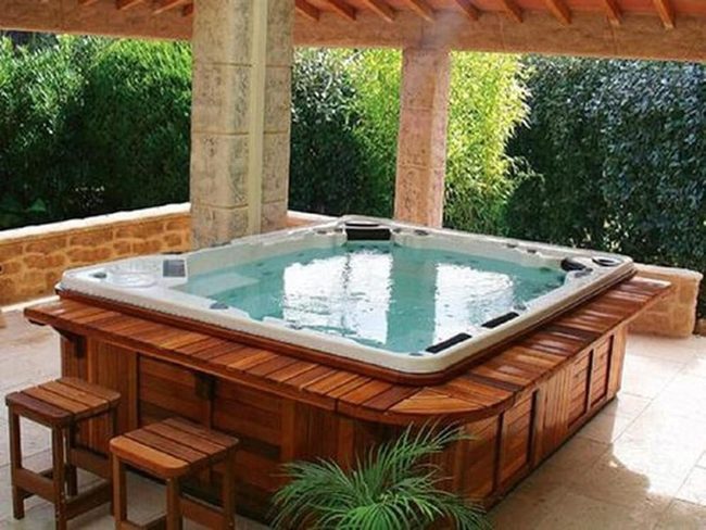 Wooden Bar Hot Tub Oasis