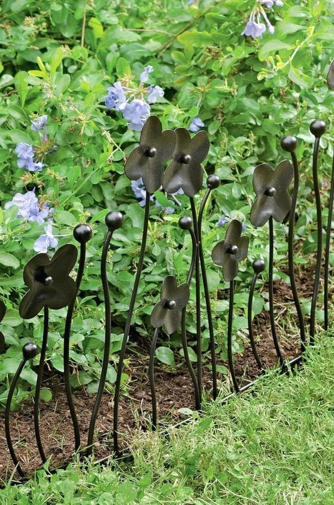 Black Metal Flower Garden Edging