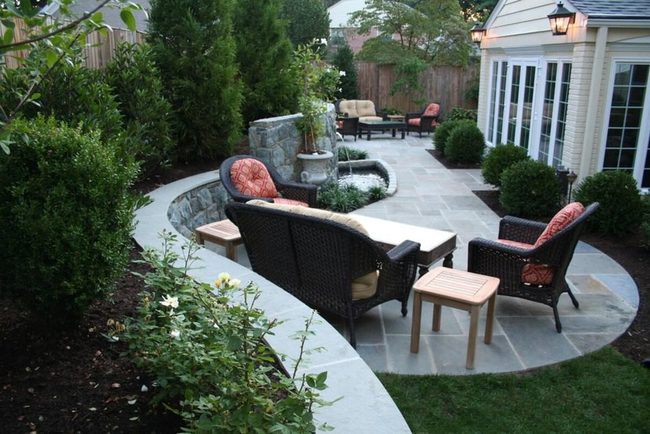 Curved Bluestone Walls Define Zones