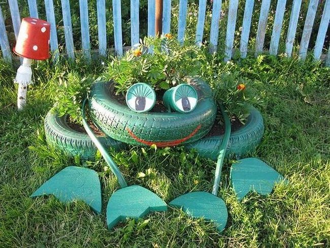 Green Tire Frog Planter