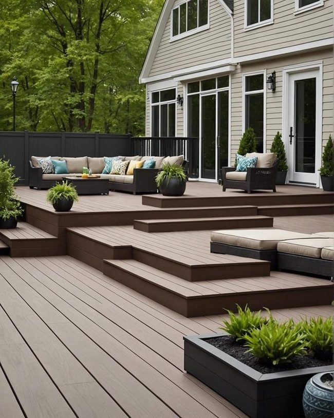 Modern Composite Deck Built-In Seating