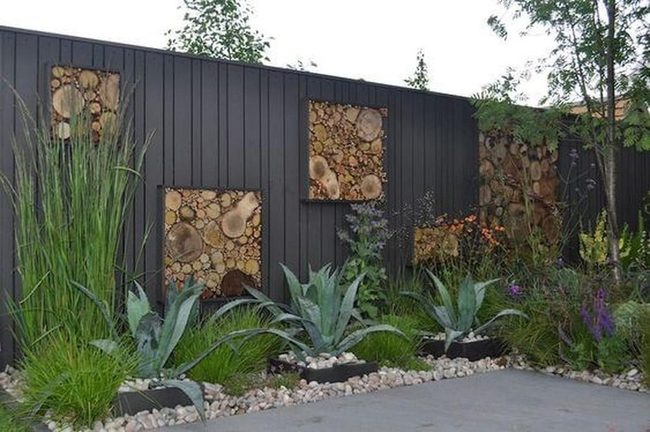 Wood Slices Dark Panels Living Wall