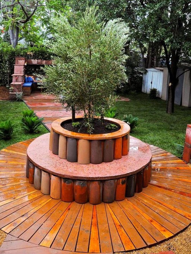 Central Planter With Concentric Wooden Rings