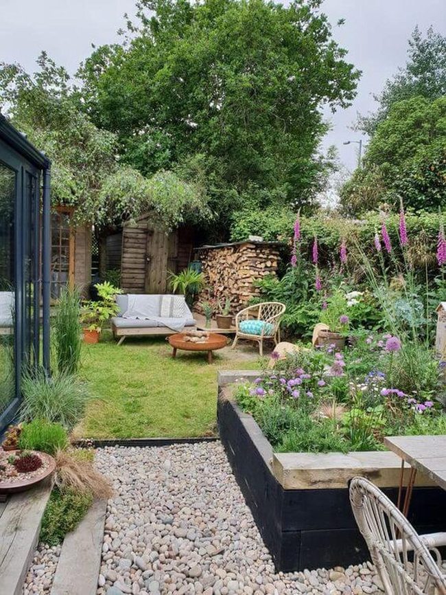 Colorful Blooms Frame Private Getaway