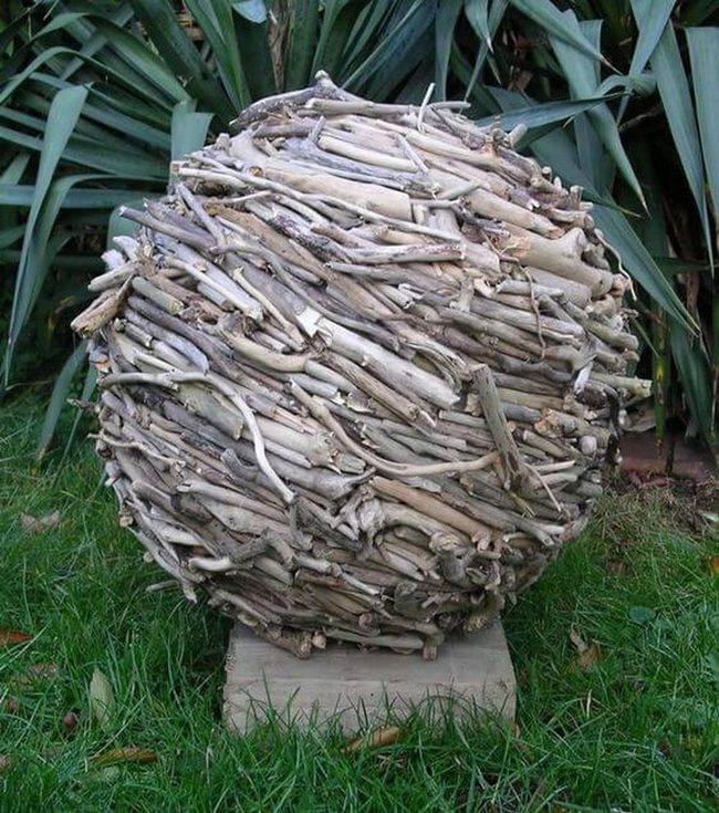 Glowing Twig Spheres For Gardens