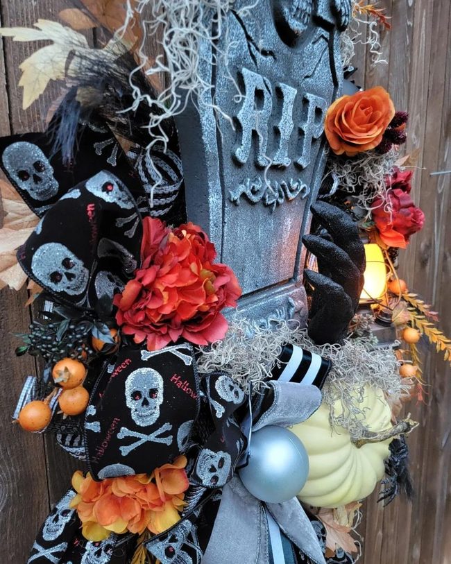 Black Tombstone Wreath Design