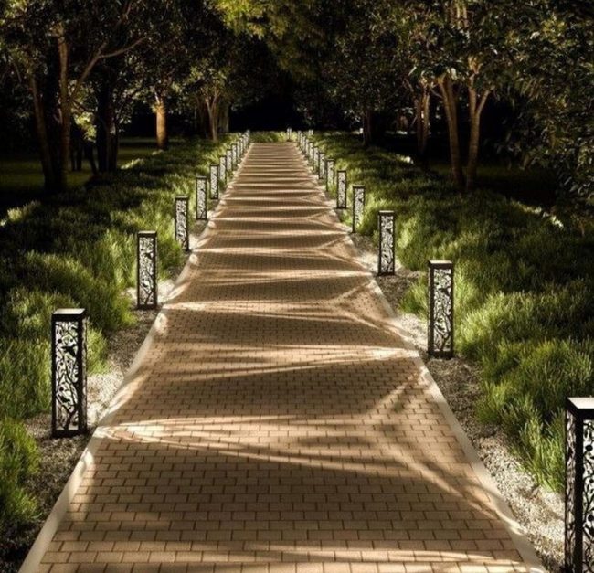 Illuminated Garden Path Glow