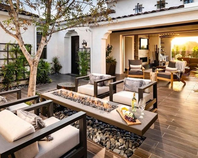 Porcelain Tiles Meet Seamless Indoor-Outdoor Living