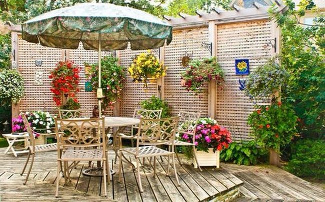 Cascading Plants Transform Bland Fences Green