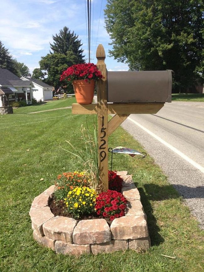 Blooming Mailbox Garden Statement