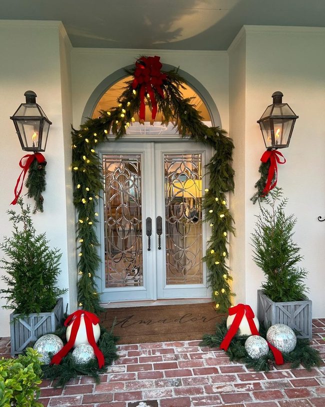 Green Garland Door With Silver Lights