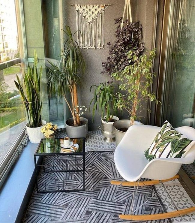 Urban Green Balcony Retreat
