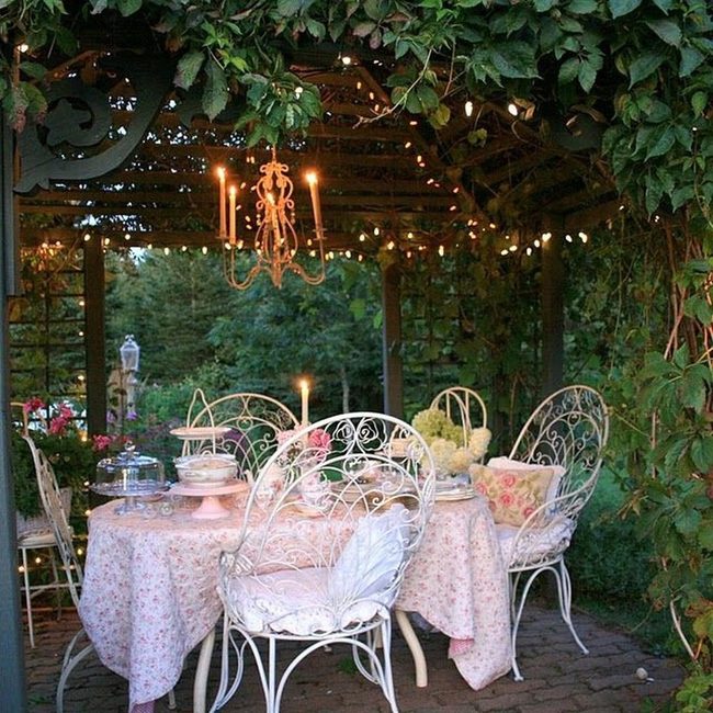 Green Pergola Dining Under Stars