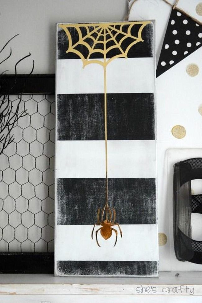 Golden Spiders Black Stripe Statement
