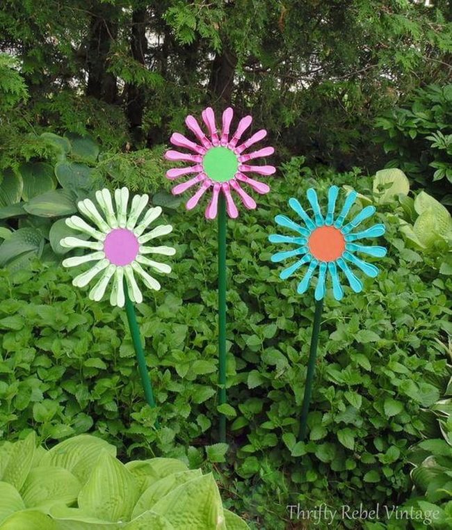 Giant Daisies Recycled Materials Outdoor