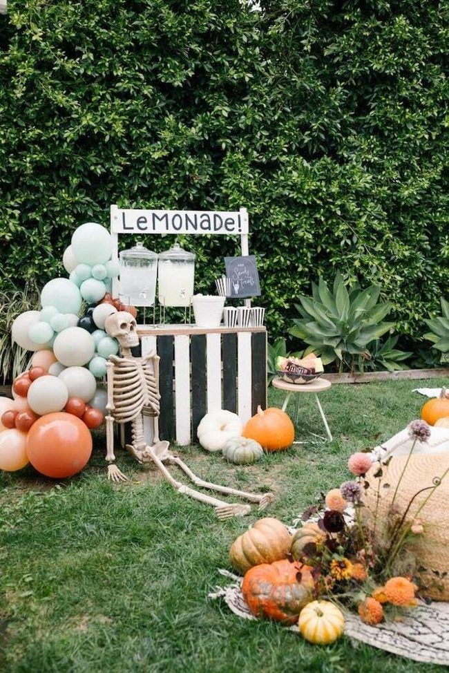 Skeleton Lemonade Stand Orange Balloons