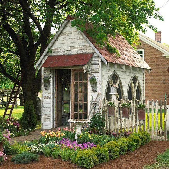 White Wood Meets Crimson Roof