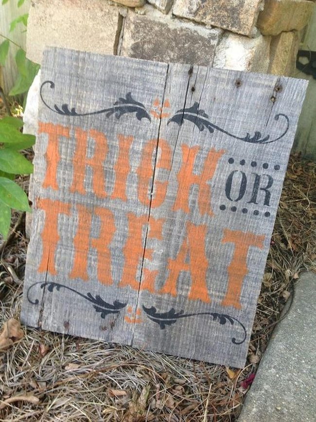 Weathered Gray Wood Halloween Welcome