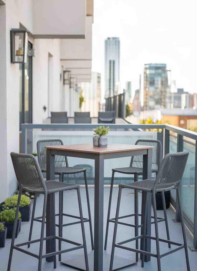 Tall Tables Maximize Compact Views