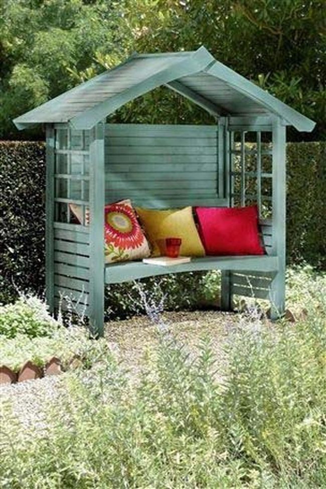 Cushioned Cottage Bench With Roof