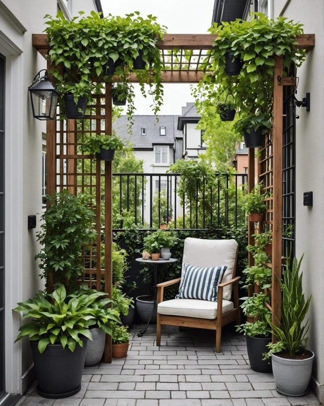 Vertical Green Wall for Small Spaces