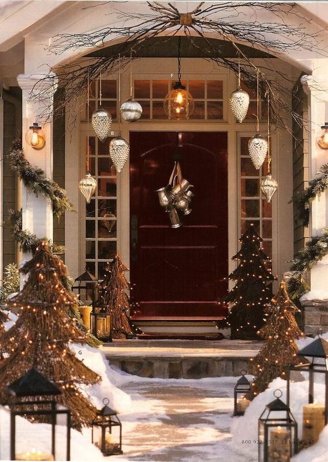 Red Door Winter Entry