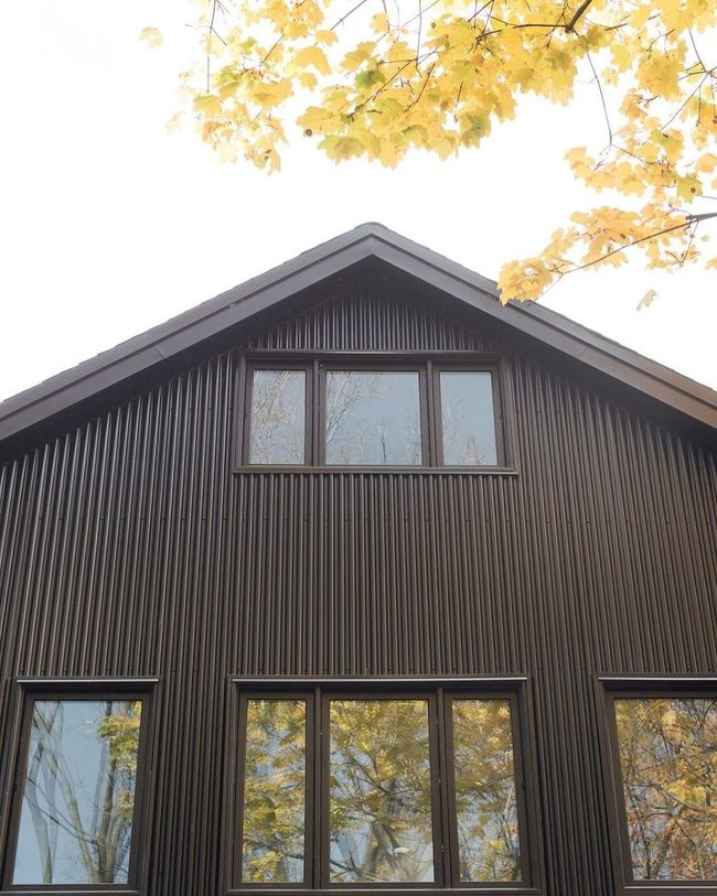 Charcoal Walls Gleaming Metal Shine