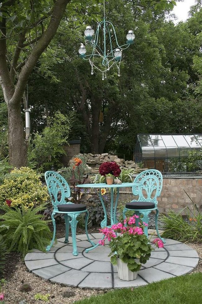 Curved Seating Brings People Together